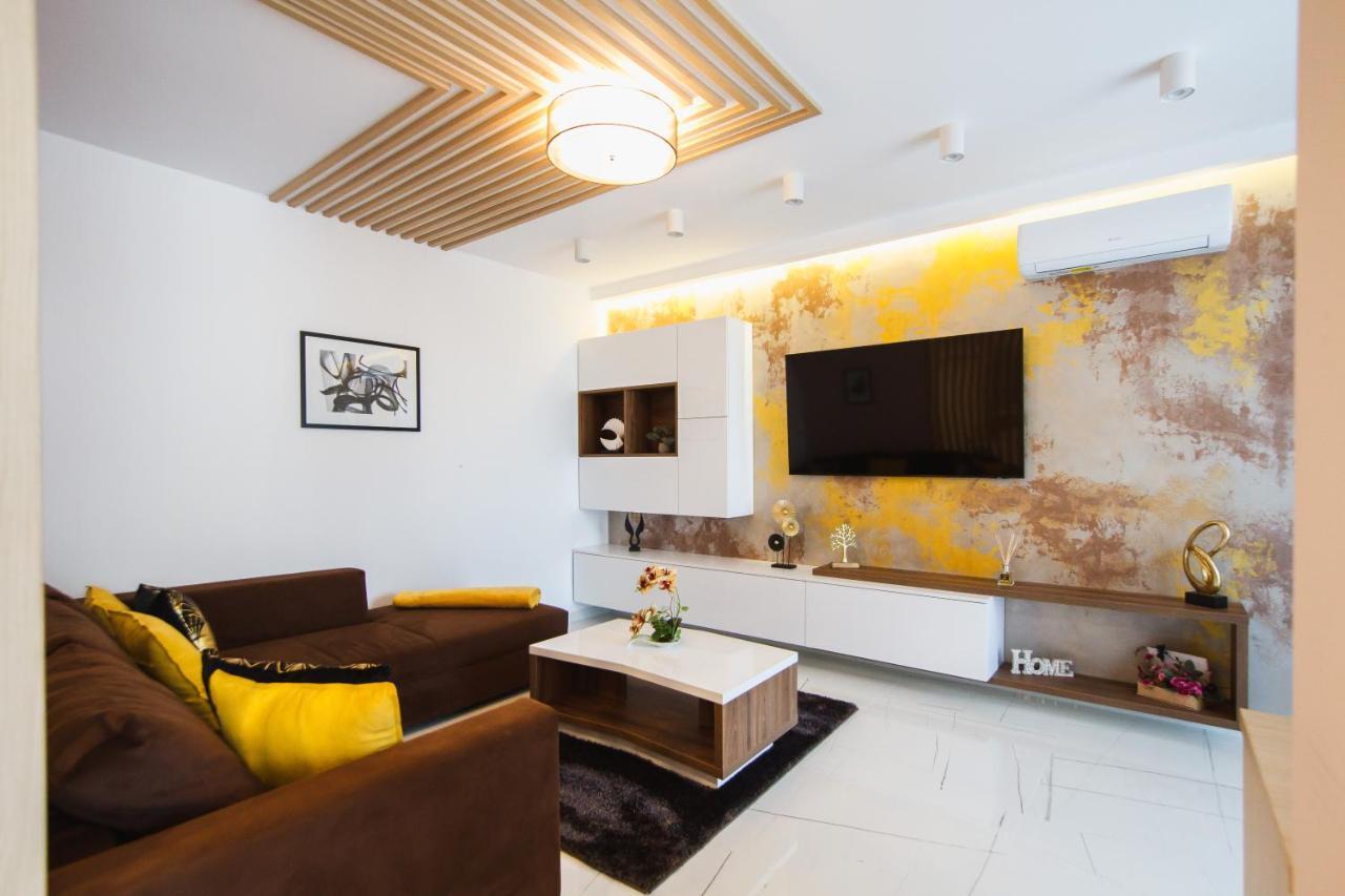 Romantic Getaway At West Residence Oradea Extérieur photo