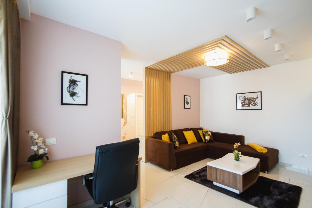 Romantic Getaway At West Residence Oradea Extérieur photo