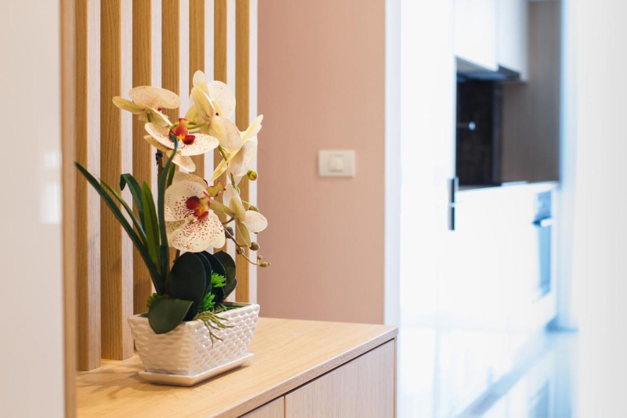 Romantic Getaway At West Residence Oradea Extérieur photo