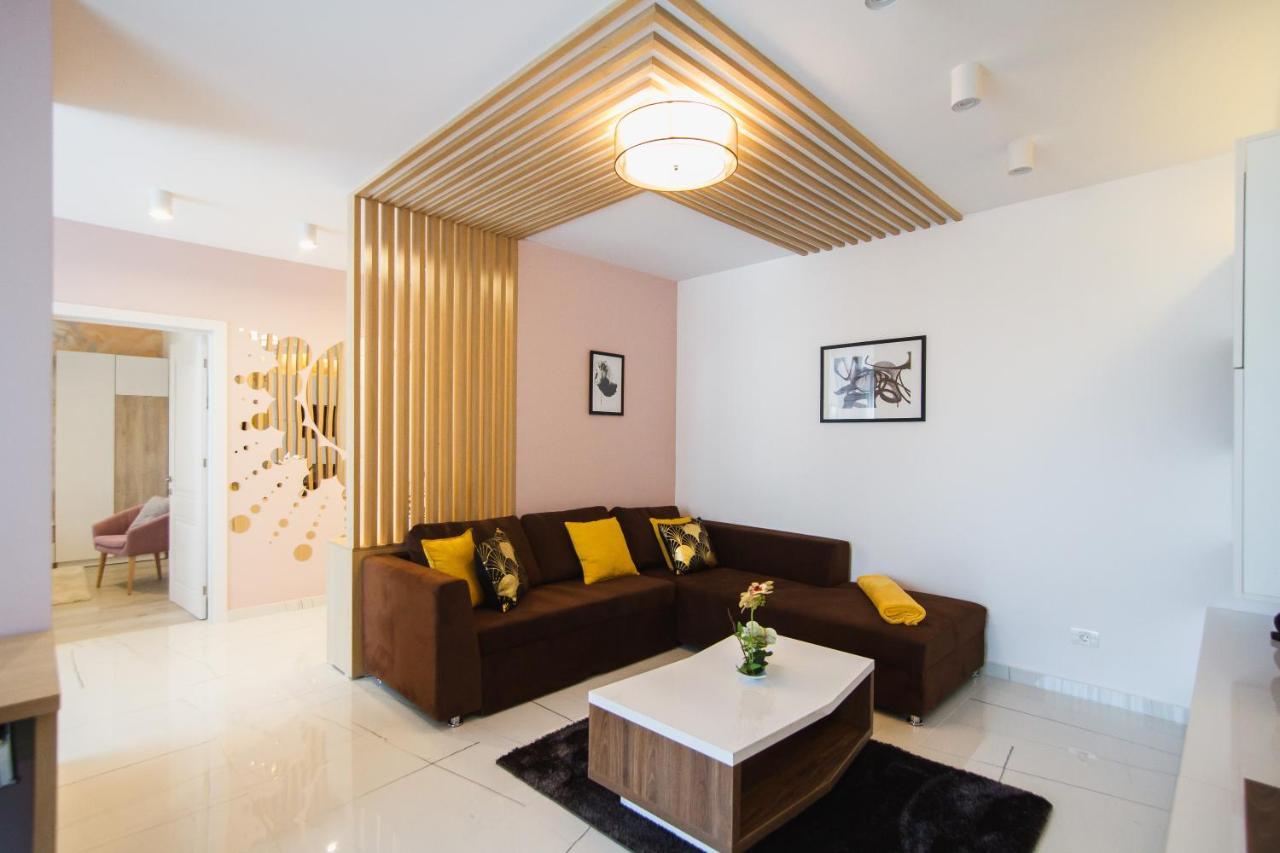 Romantic Getaway At West Residence Oradea Extérieur photo